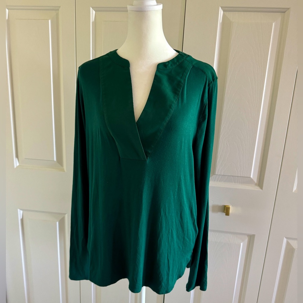 White House Black Market Green V-Neck Shirt Size Small